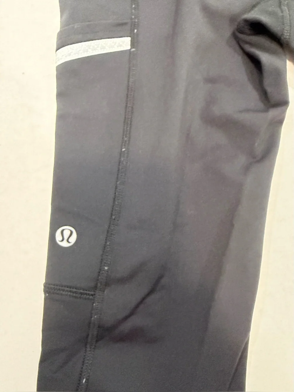 Lululemon black crop running leggings featuring side pockets reflective stripe 4